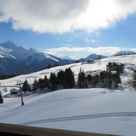 Le Hameau E *