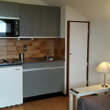 Le Hameau E *
